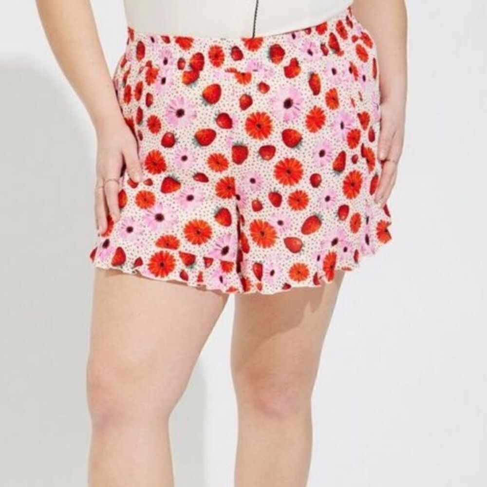 Torrid Retro Chic Strawberry Ruffle Shorts Size 1